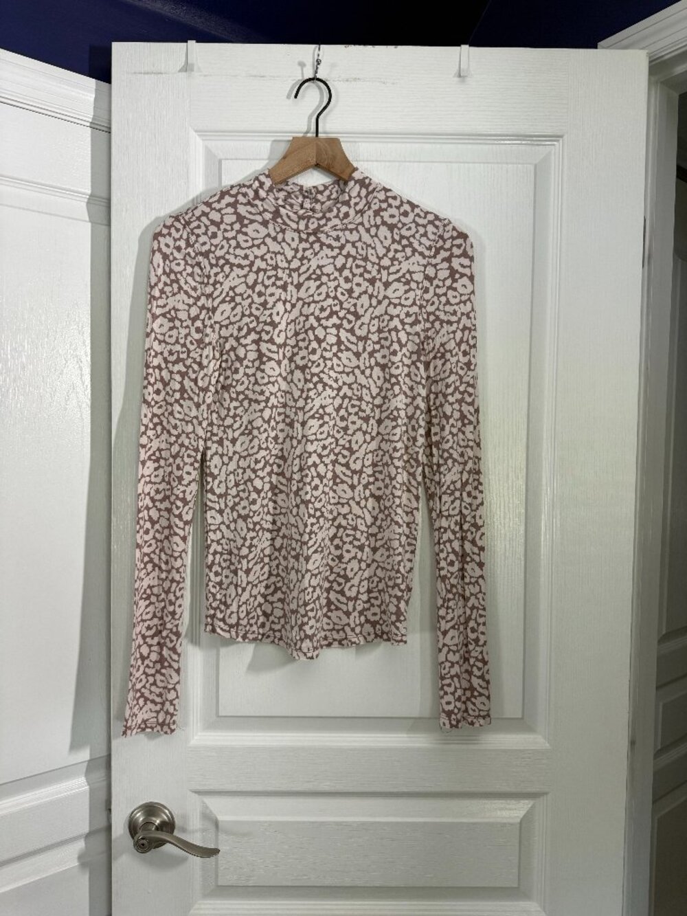 EUC - Free People - Animal Print Top - Size Medium